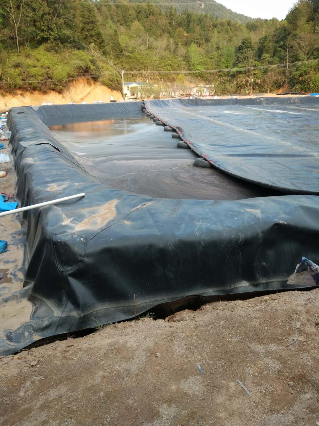 污水蒸发池利用HDPE橙子视频app在线下载膜防渗一定好吗？