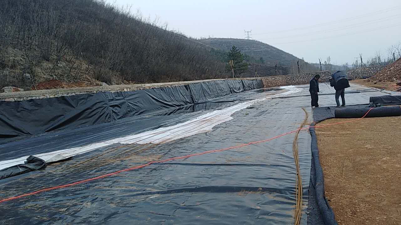 防渗橙子视频app在线下载膜加固湿陷性黄土地基机理
