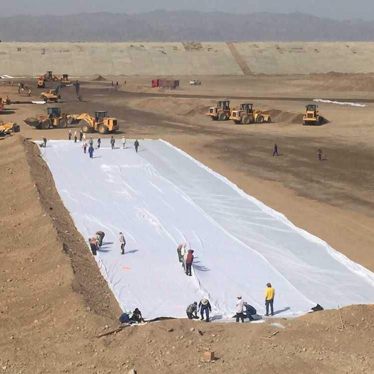 工程早期溢洪道采用橙子视频app在线下载膜心墙防渗的优势