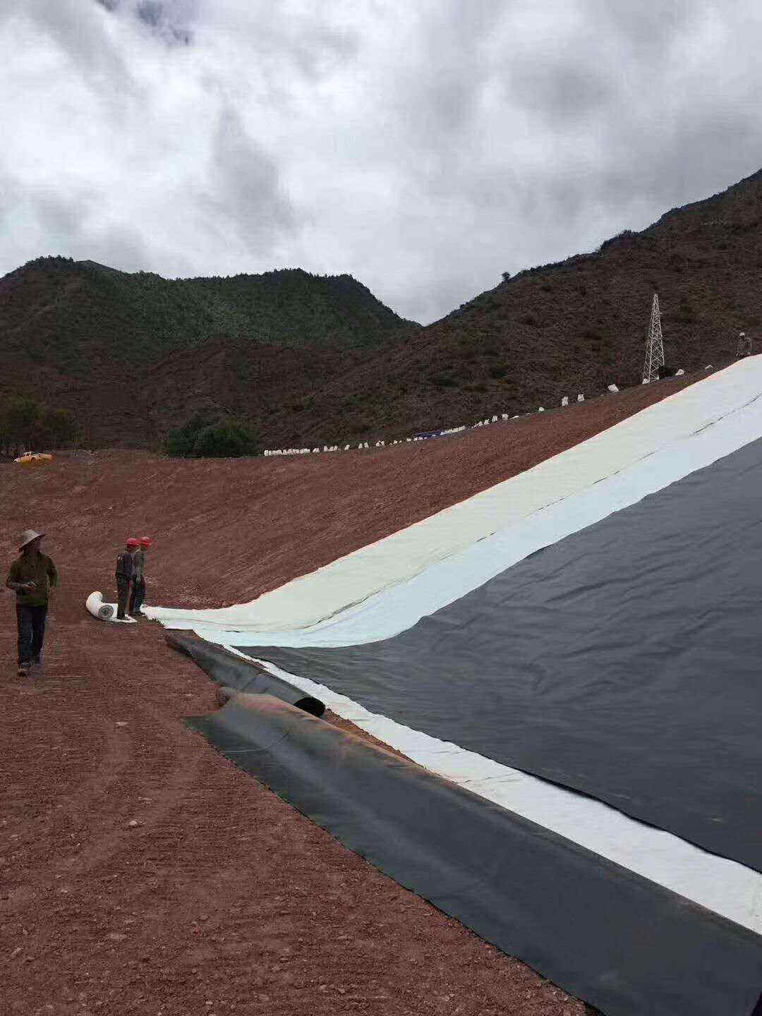 胶接法拼接和焊接法是橙子视频app在线下载膜应用初期常用的两种拼接方法